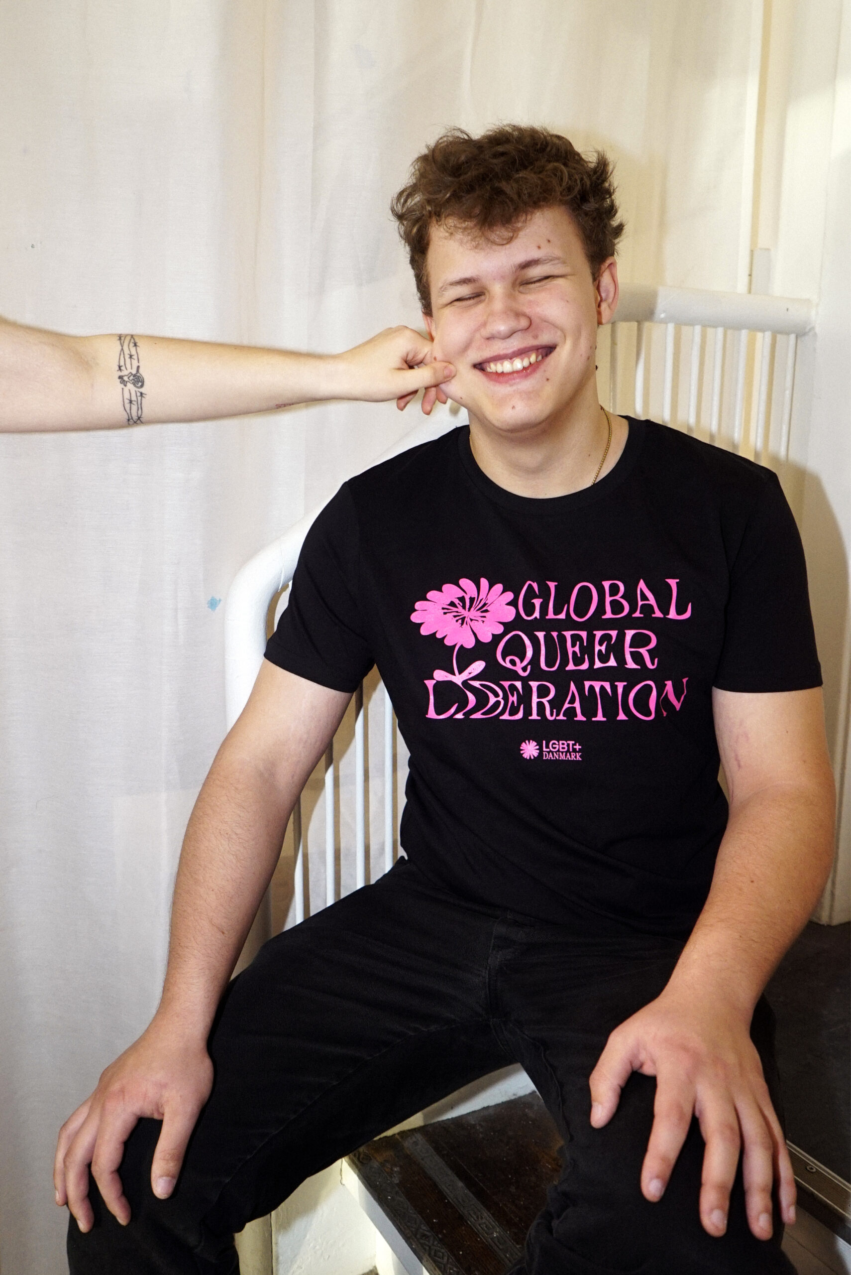 T-Shirt – Global Queer Liberation SORT